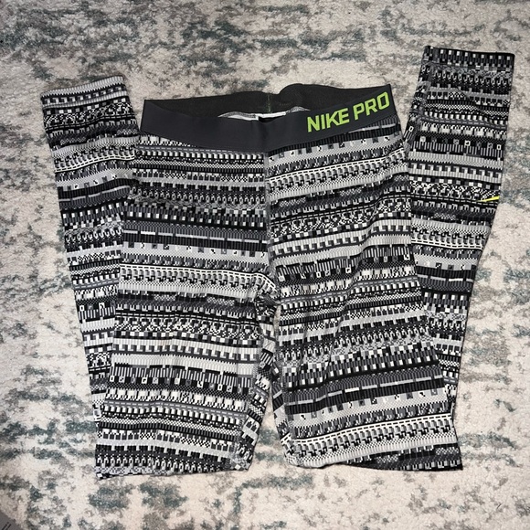 Nike Pants - NIKE PRO LEGGINGS